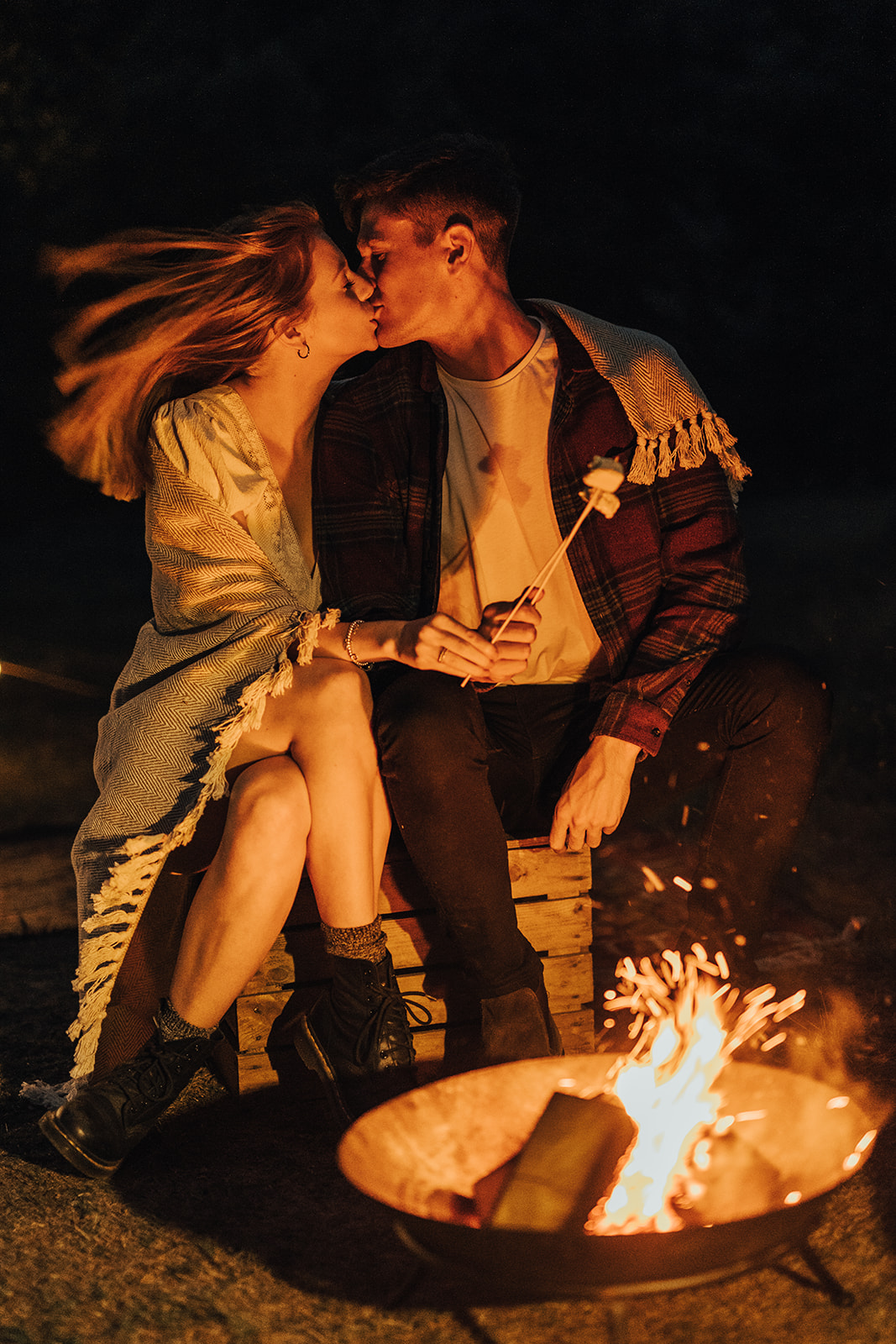 summer photoshoot ideas hiking