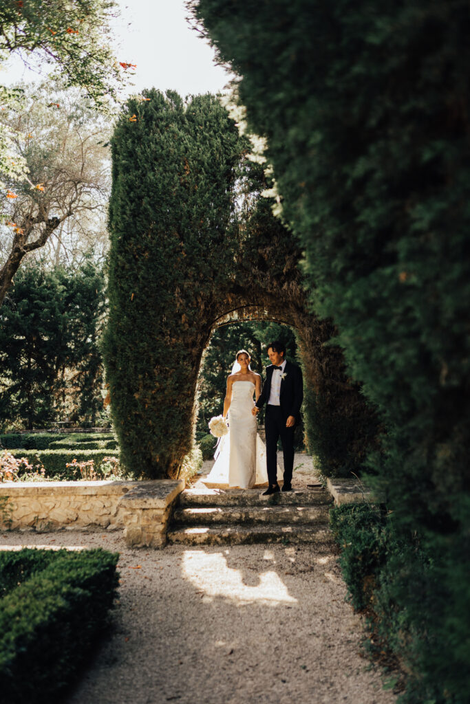 bride and groom walking in the garden of bastide du roy