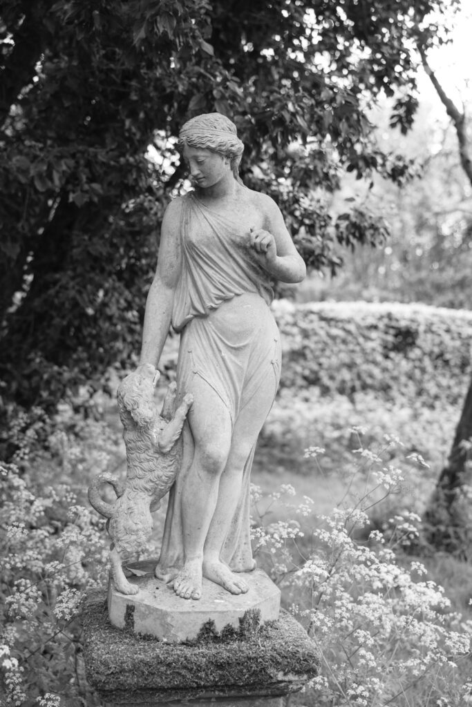 Cornwell manor gardens statue