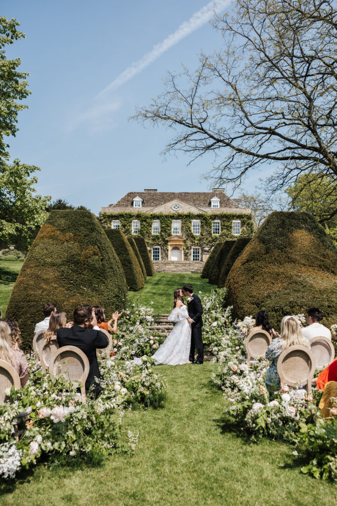 outdoor wedding ceremony at Cornwell Manor