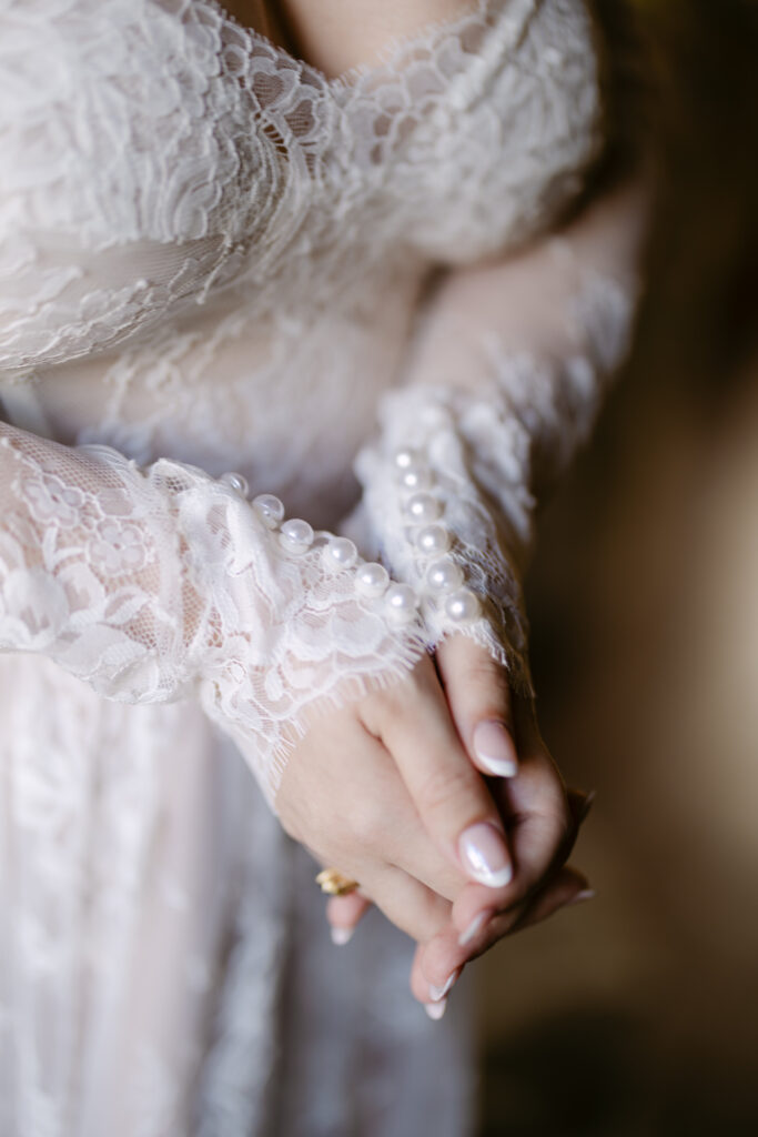 sleeve details on wedding dress