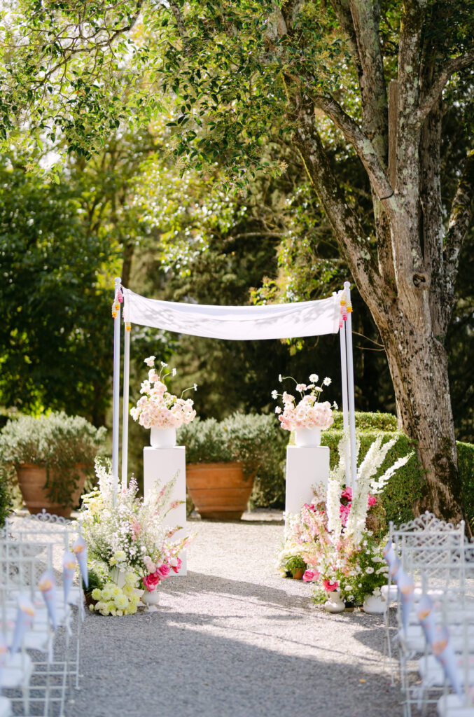 outdoor weddingchuppah in Tuscany