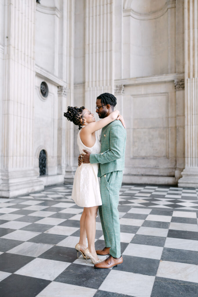 couple outside st pauls cathedral