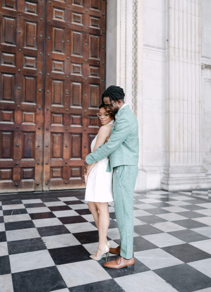 couple outside st pauls cathedral