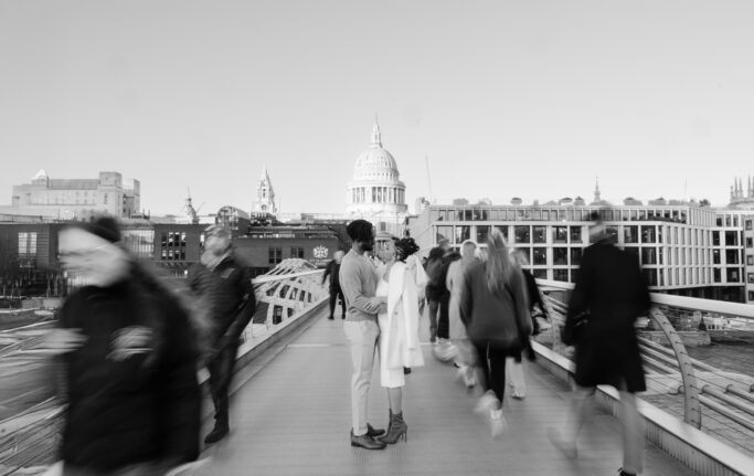 couple outside st pauls cathedral