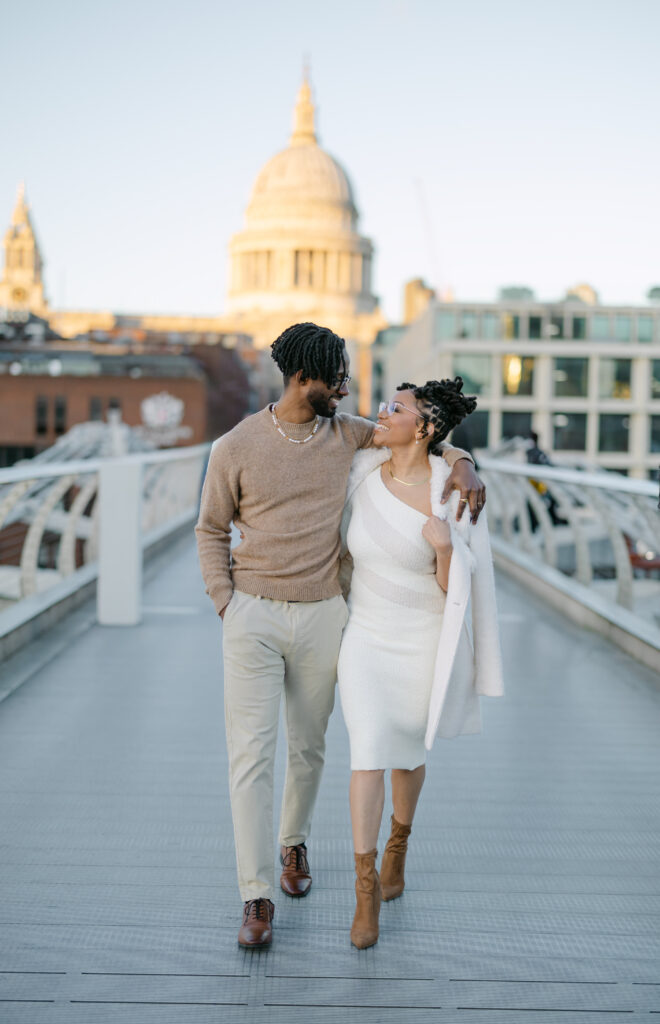 couple outside st pauls cathedral