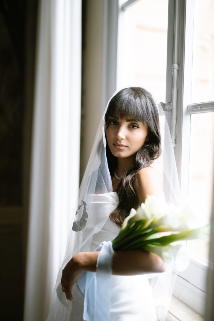bride holding calla lily bouquet